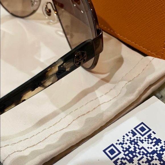 NWT Auth Tory Burch Aviator Sunglasses - Picture 9 of 14